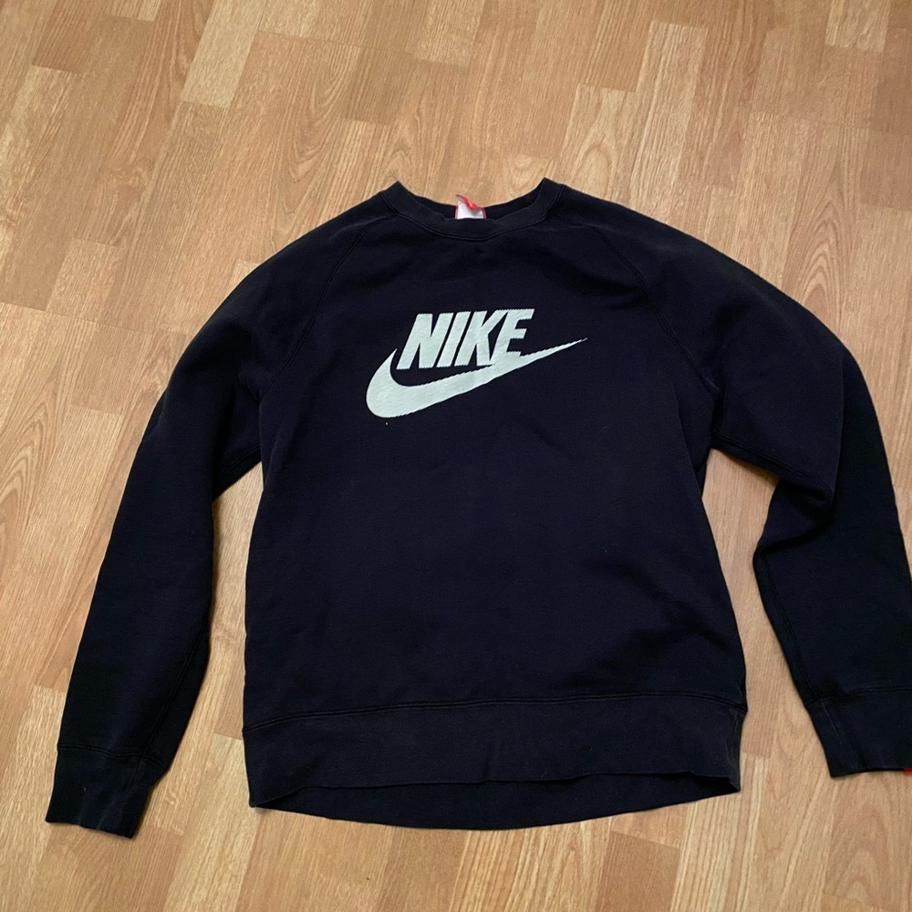 Black Nike crew neck sweatshirt.